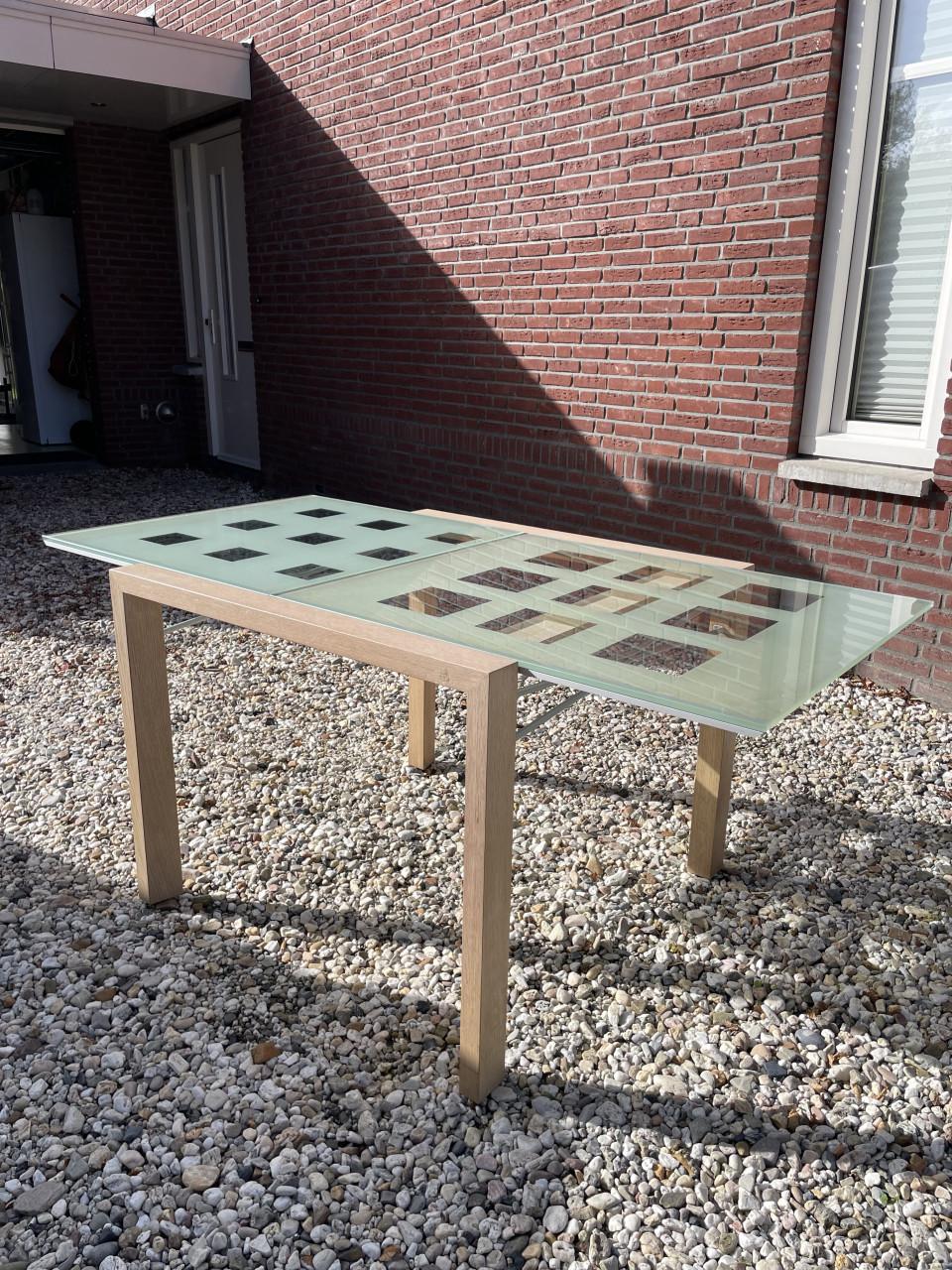 Eetkamertafel