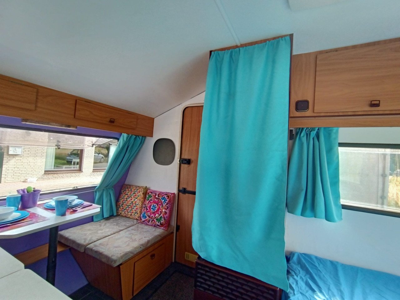 Mooie gepimpte retro Avento met voortent en luifel
