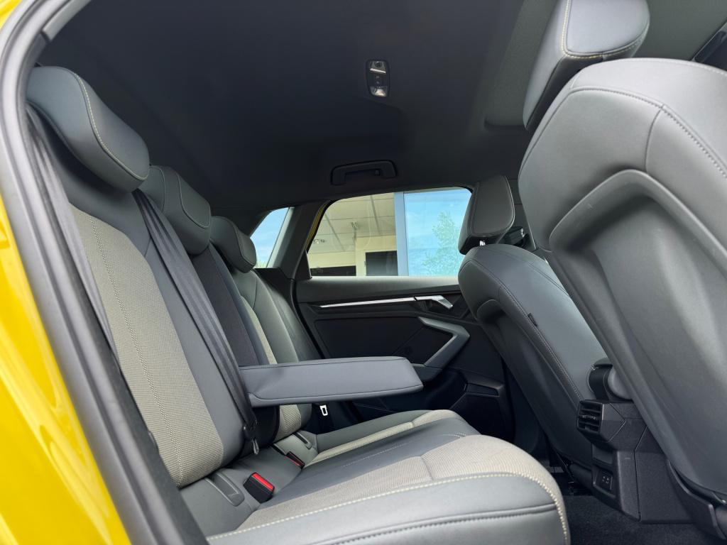 Audi A3 sportback 40 tfsie s-edition * pano * matrix * keyless * head-up