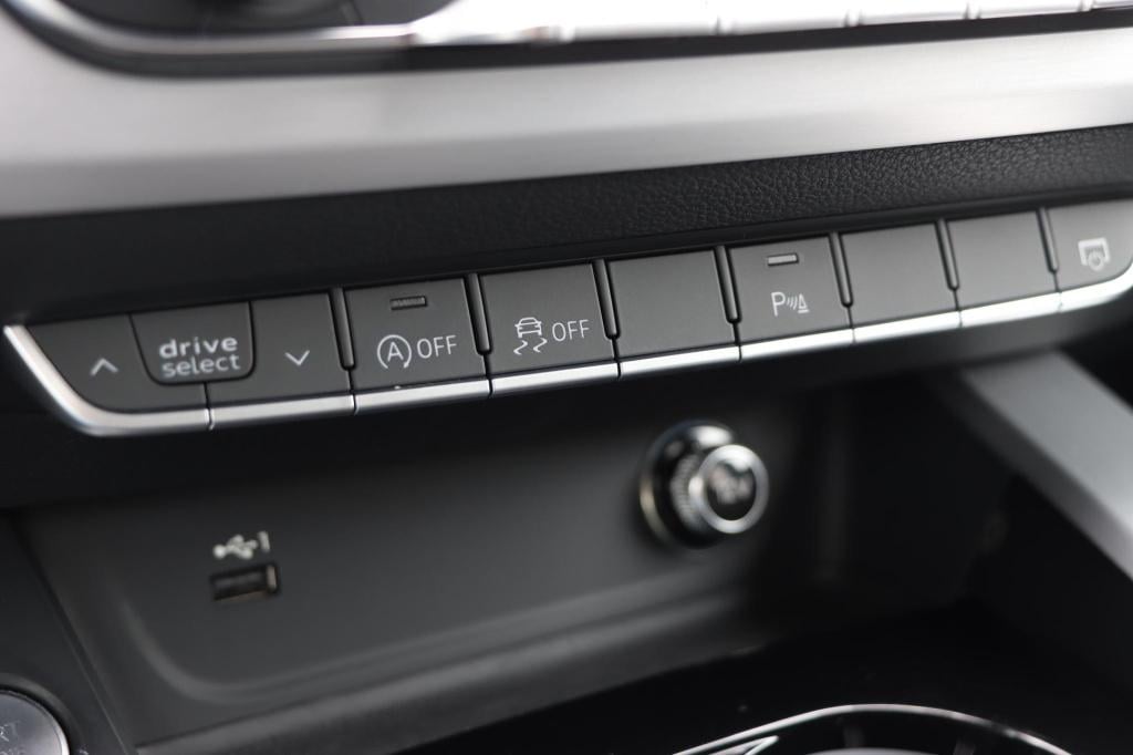 Audi A4 avant 40 tfsi launch edition sport