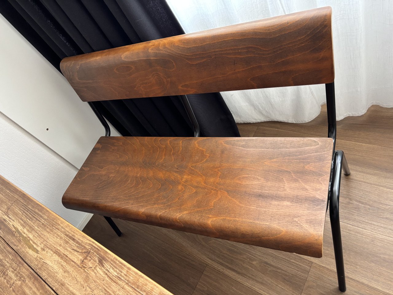 Eettafel + bankje en stoelen