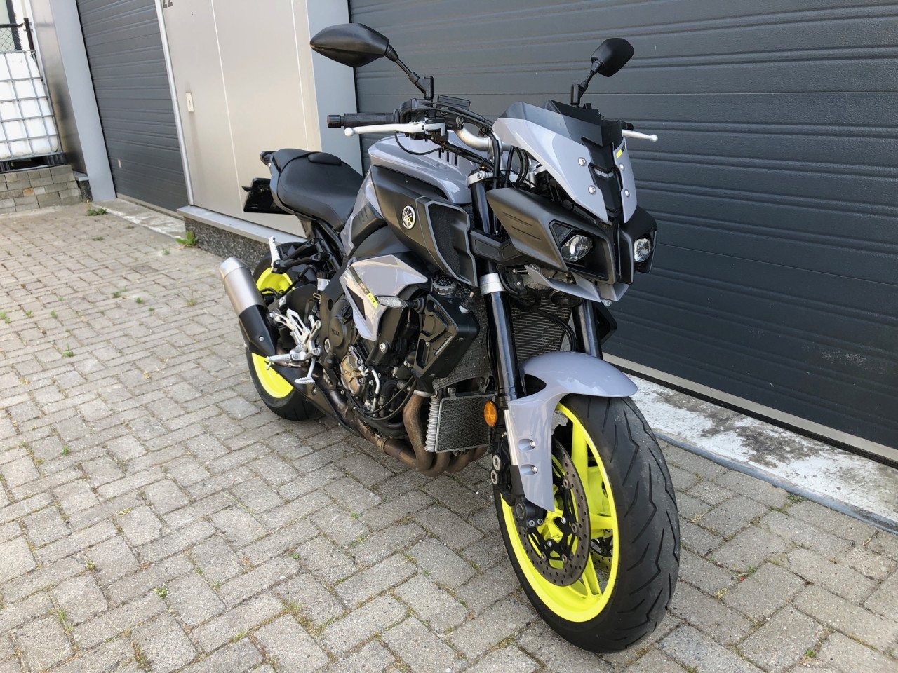 Yamaha MT10 ABS '16, 32dkm, cruisecontrol, shift-assist etc, rijklaar €8950