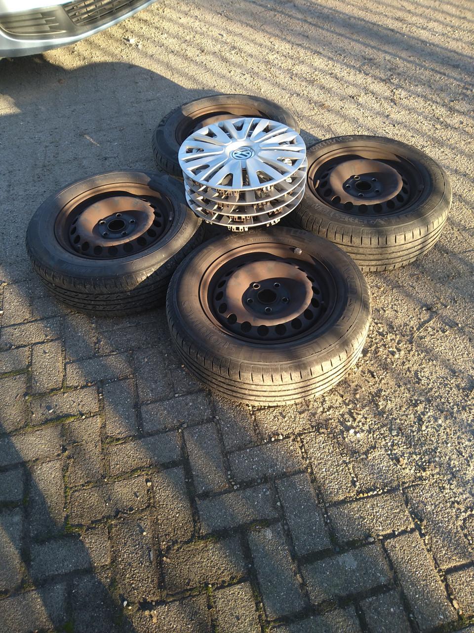 Volkswagen 6 15 inch velgen met wieldoppen