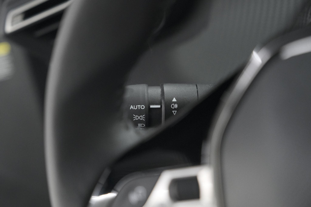 Peugeot 2008 puretech 100 allure | camera | navigatie | apple carplay | par
