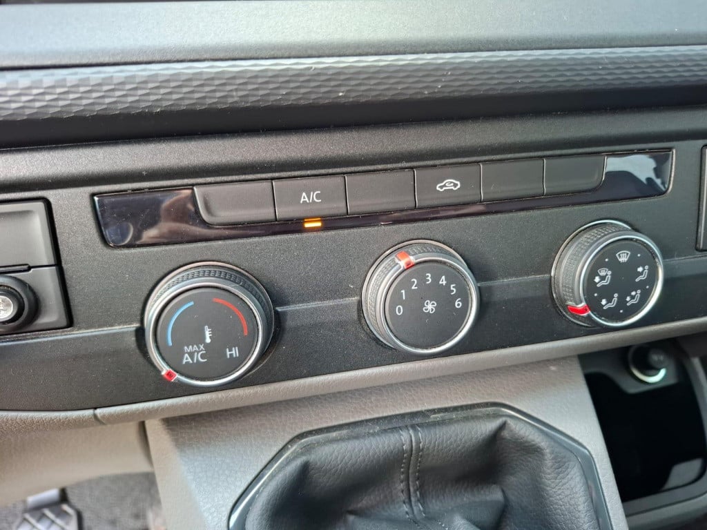 Volkswagen Transporter 2.0 tdi l2h1 30 dc verlaagd / spoilers in kleur / ai
