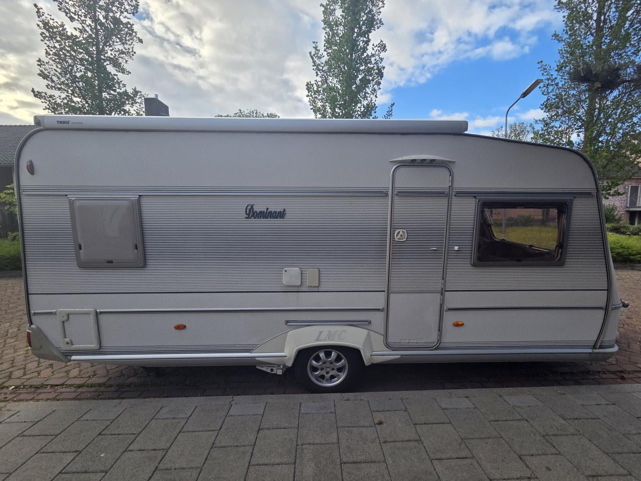 Lmc dominant 530-frans bed met voortent,mover,vaste luifel