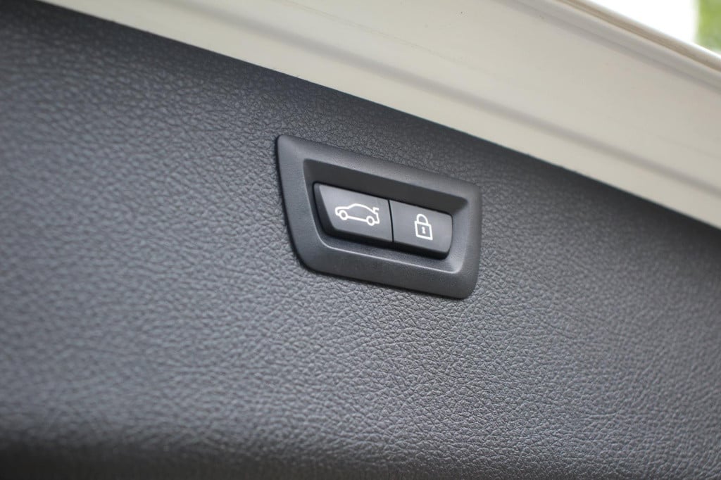 BMW 3-serie touring 318i m sport edition aut. - navi groot - adap led - pdc
