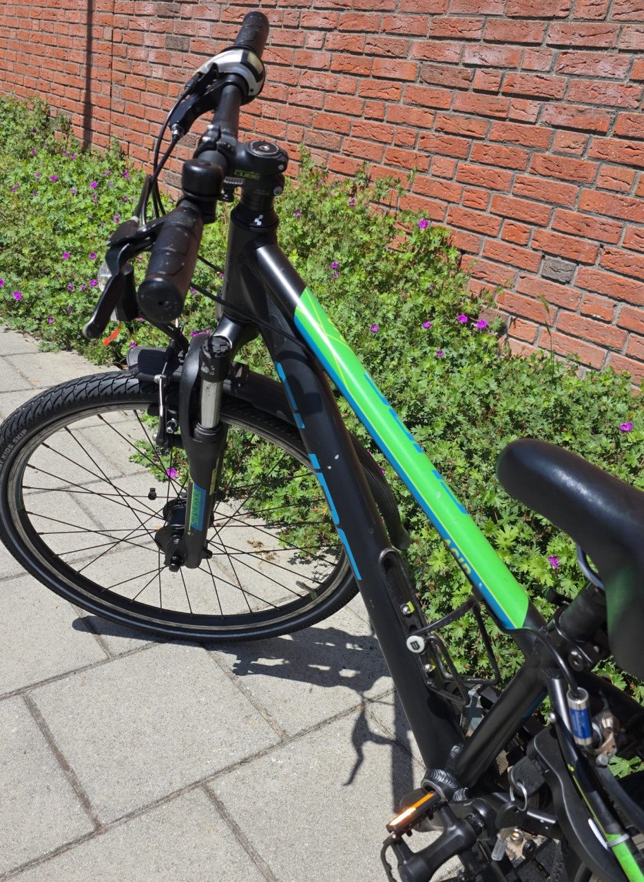 CUBE | 240 | 24 INCH | FRAME 32 CM | NETTE STAAT!