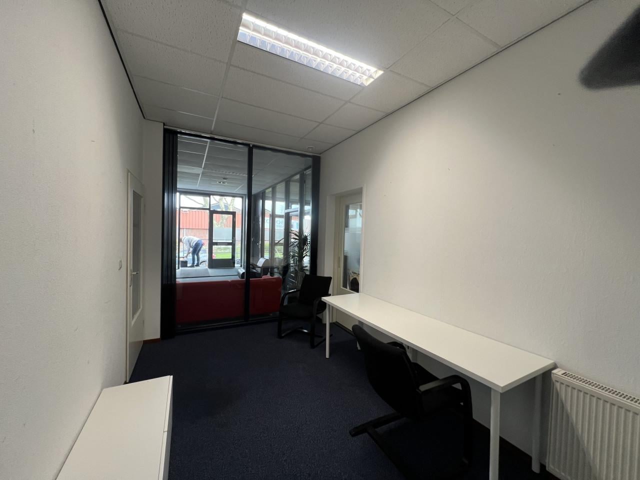 TE HUUR 13m2 kantoor/bedrijfsruimte