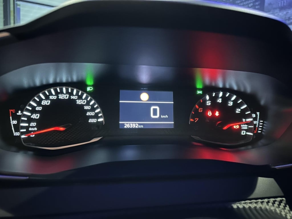 Peugeot 208 1.2 puretech allure pack *camera*keyless*appconnect*