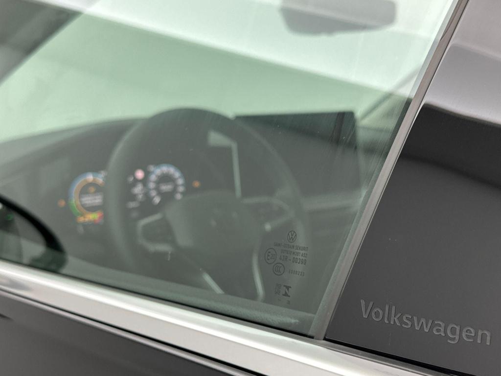 Volkswagen Golf style plug in hybride 204 pk