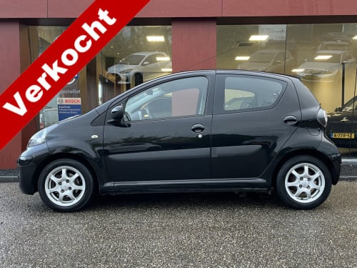 Toyota Aygo 1.0-12v comfort 5-deurs | automaat | park. sensoren | lichtmeta