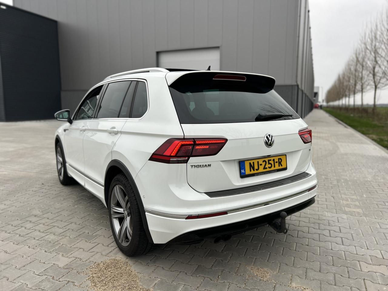Volkswagen Tiguan 1.4 TSI ACT R-LINE|APK|STOELV|TREKH|PANO