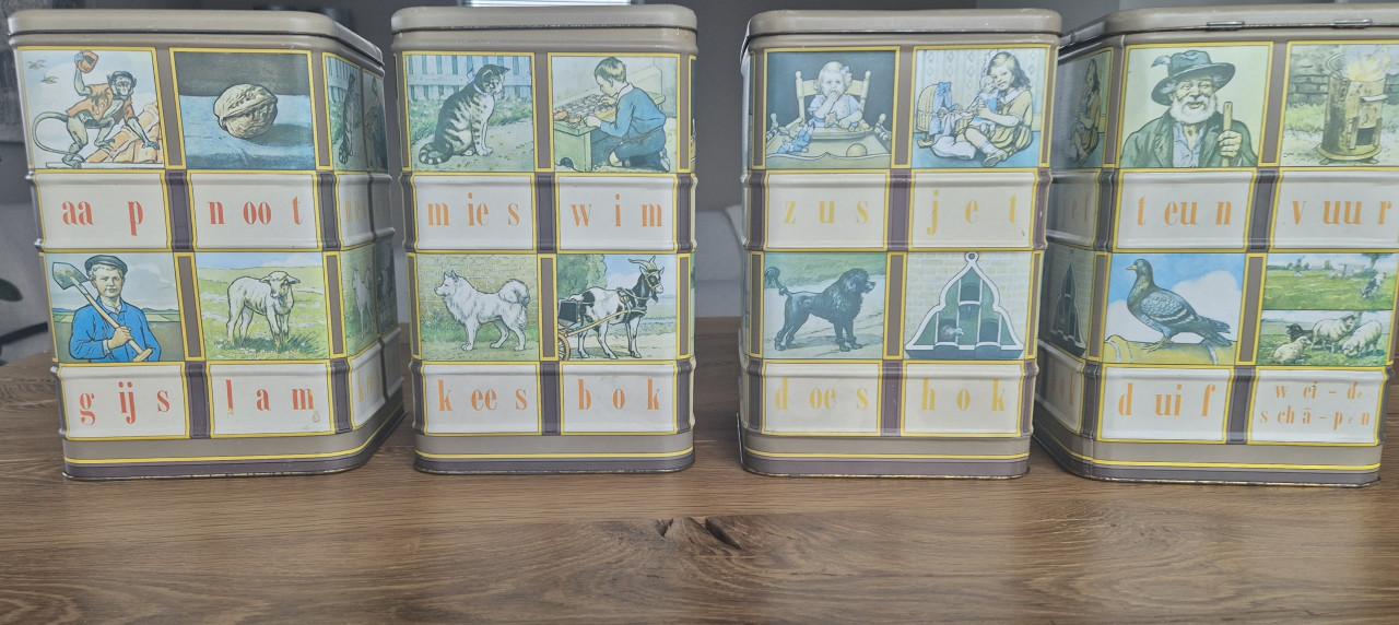 4 vintage blikken Aap-Noot-Mies