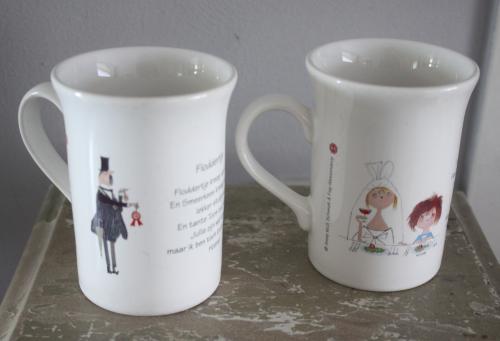 2 leuke nieuwe mokken. Floddertje met een grappig gedicht erop.