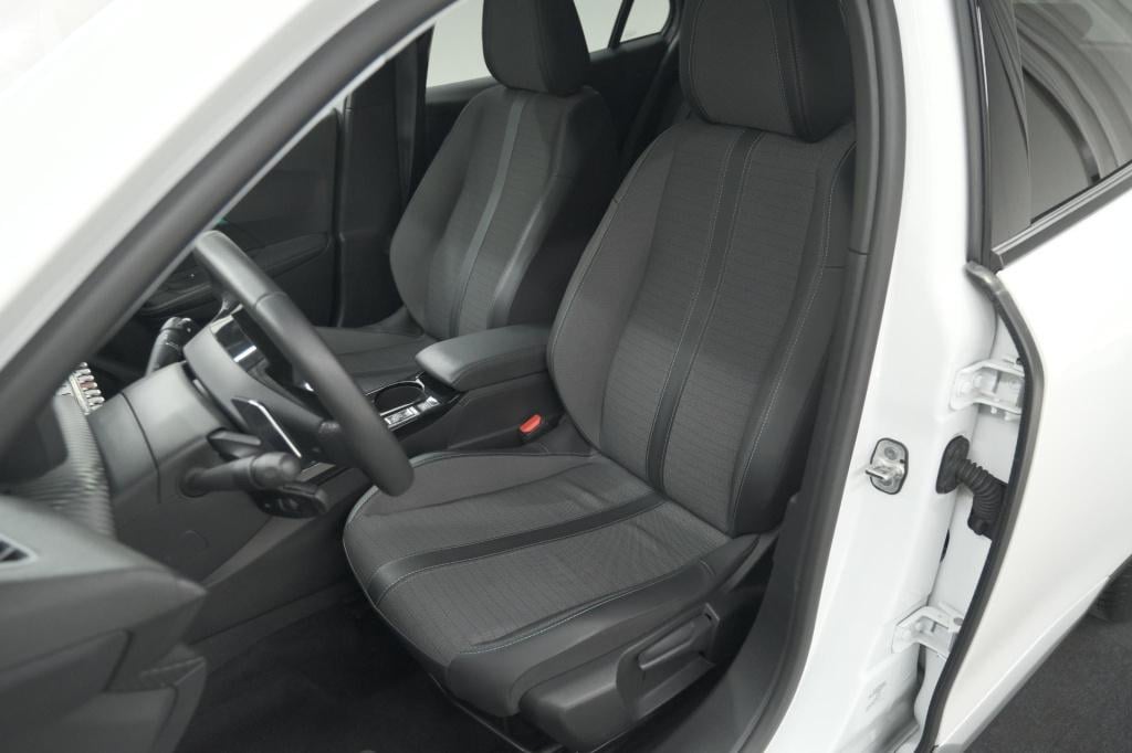 Peugeot 2008 puretech 130 eat8 allure pack | camera | parkeersensoren | key