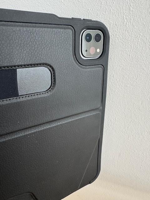 ZUGU case voor iPad 13 Pro (M4, M5), top staat, zeer stevig, magnetisch