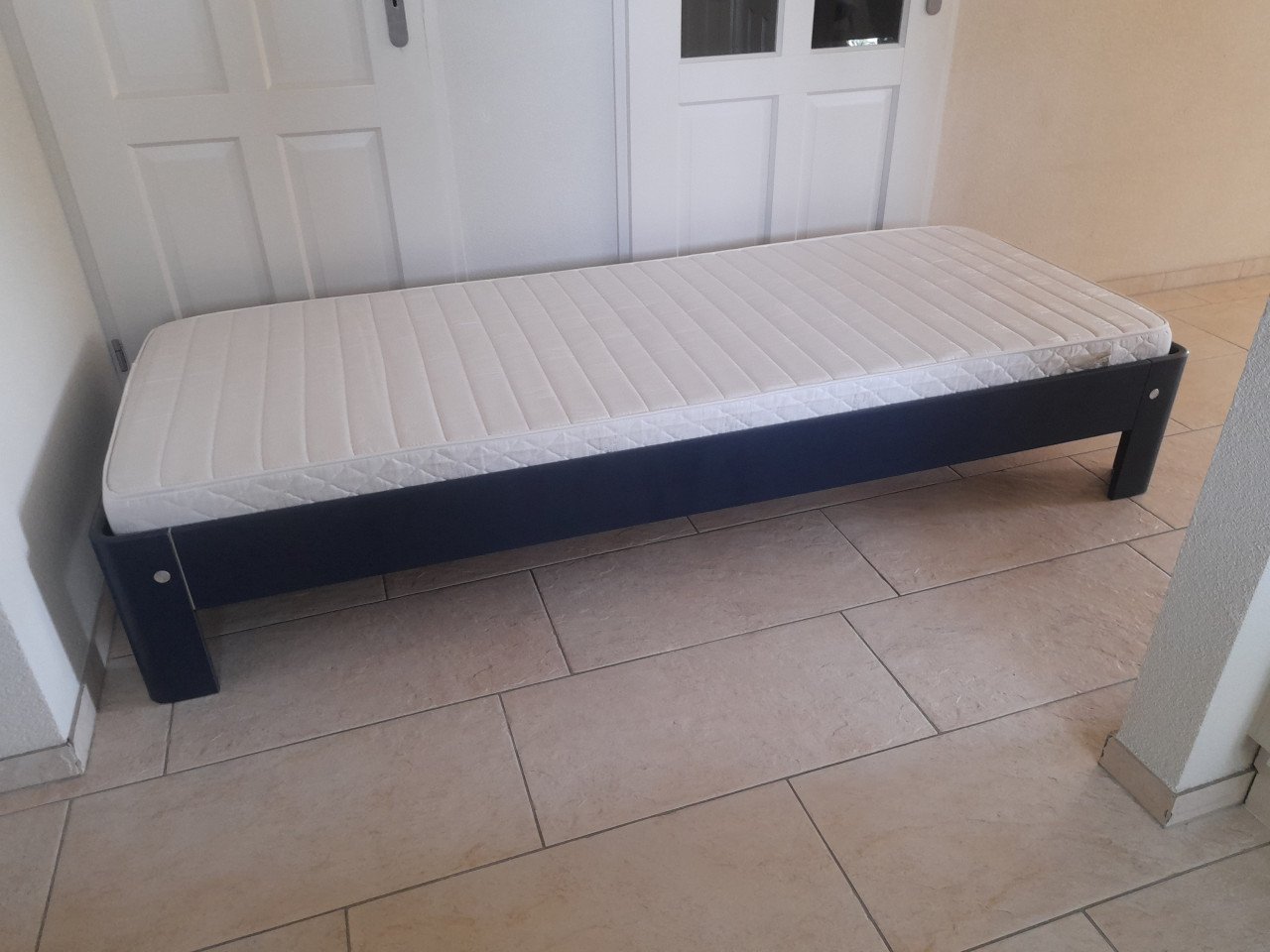Compleet Auping bed met matras  80 x 210  (in goede nette staat )