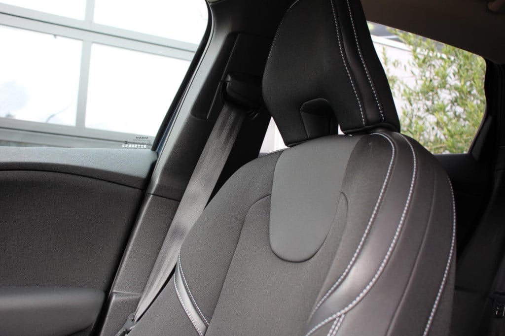 Volvo V40 2.0 t2 momentum - navi - cruise - grootlicht ass - led - pdc - st