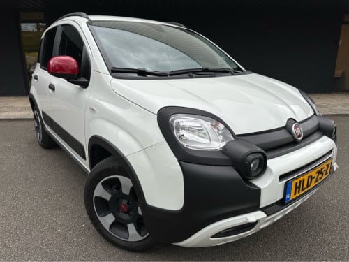 Fiat Panda 1.0 hybrid red cross hybrid // nieuwstaat // 17.000km //