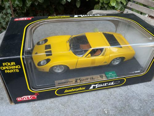 Lamborghini Miura 1:18
