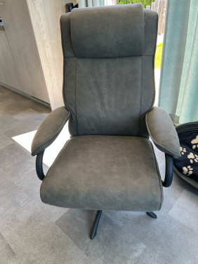 Fauteuil  met voetenbankje