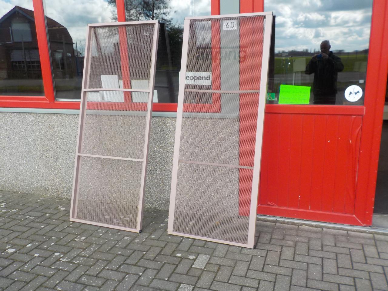 2 AUPING spiralen 80 x 200 cm setprijs 45 euro in goede staat