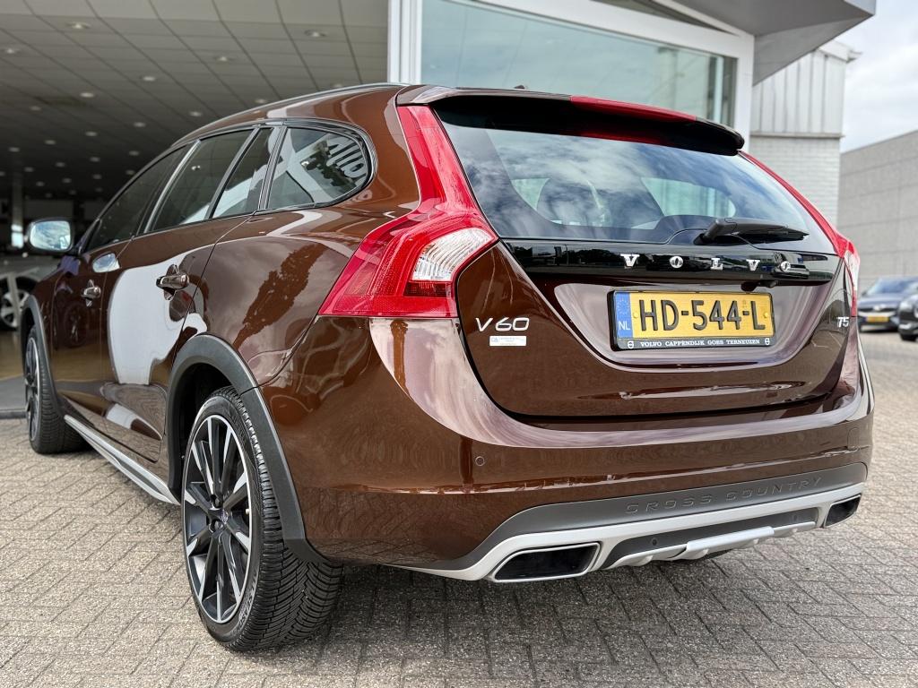 Volvo V60 cross country t5 245pk summum| opendak| trekhaak| adap.cruise| ca