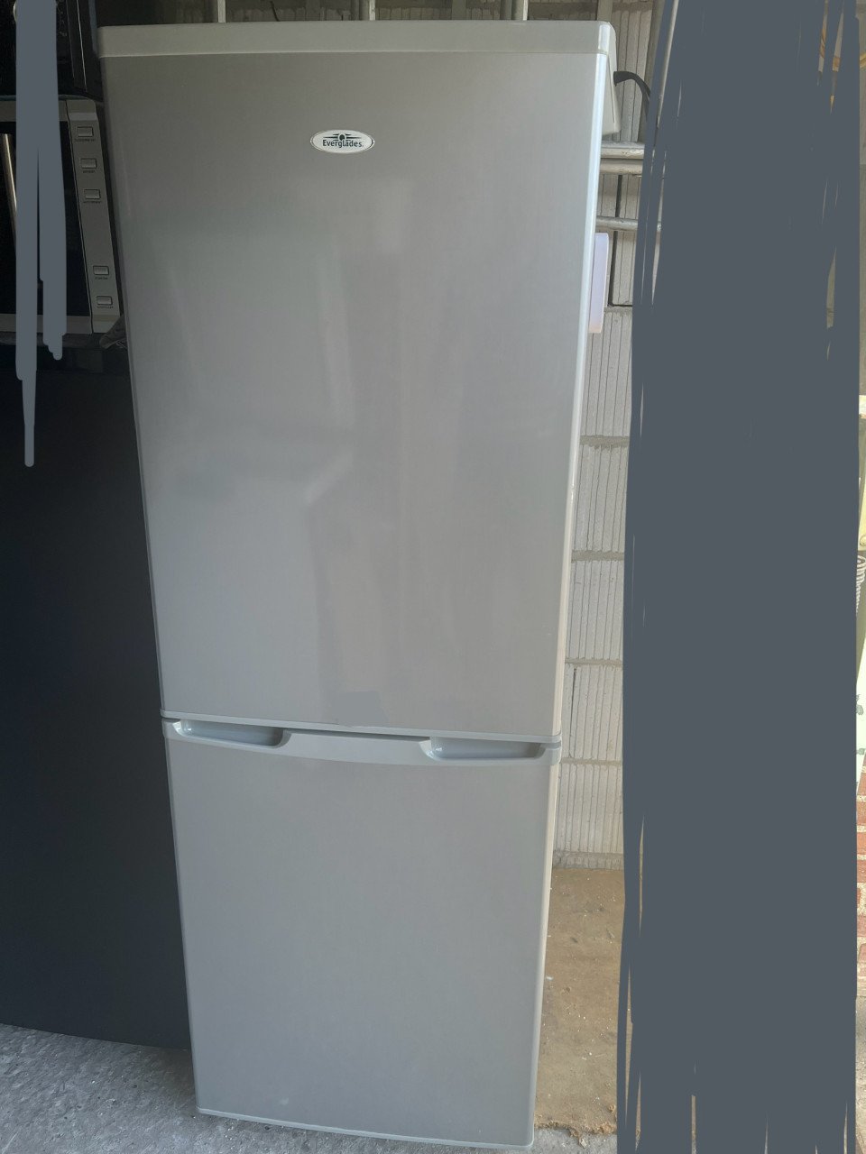 Zilveren Koelkast en vriezer koel vries com klasse A+ 160x55 cm. Als nieuw