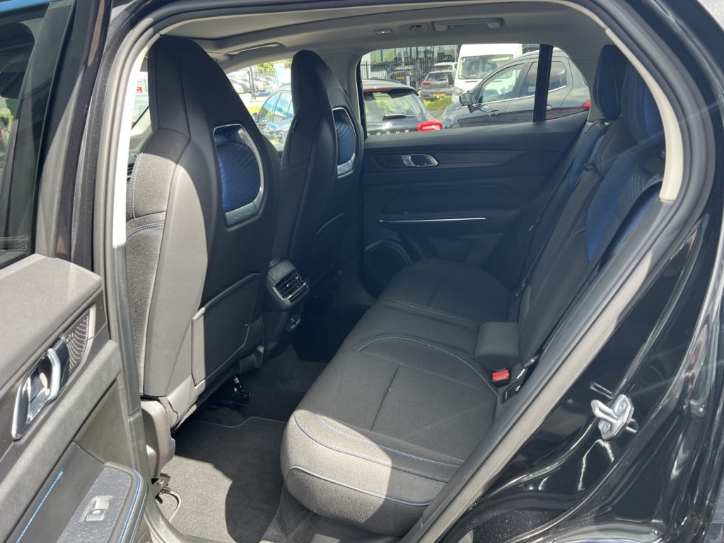 Lynk & Co 01 1.5 261pk phev plug in hybrid ,trekhaak , pano dak,car play