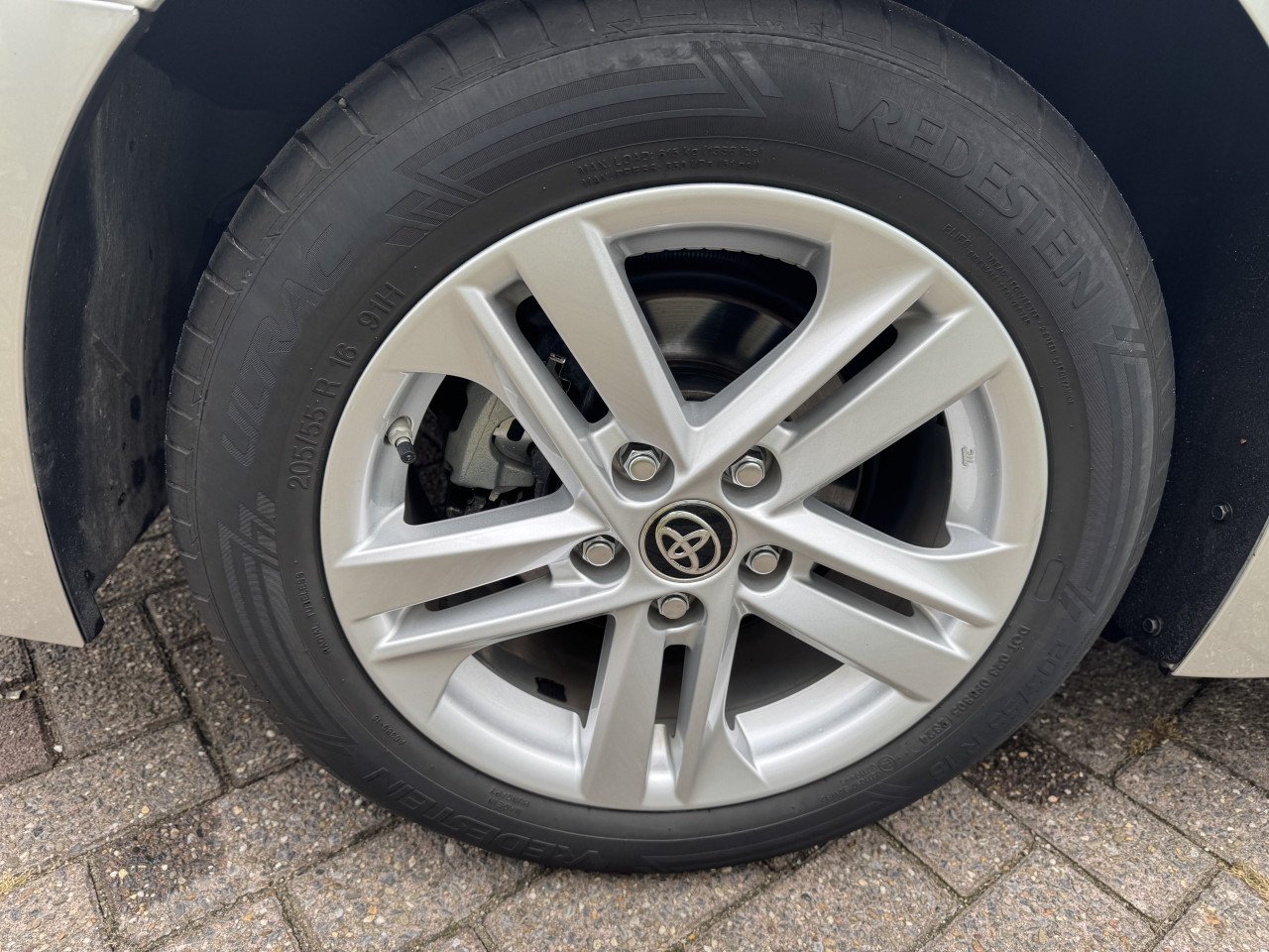 Toyota 16 inch lichtmetalen velgen + Zomerbanden