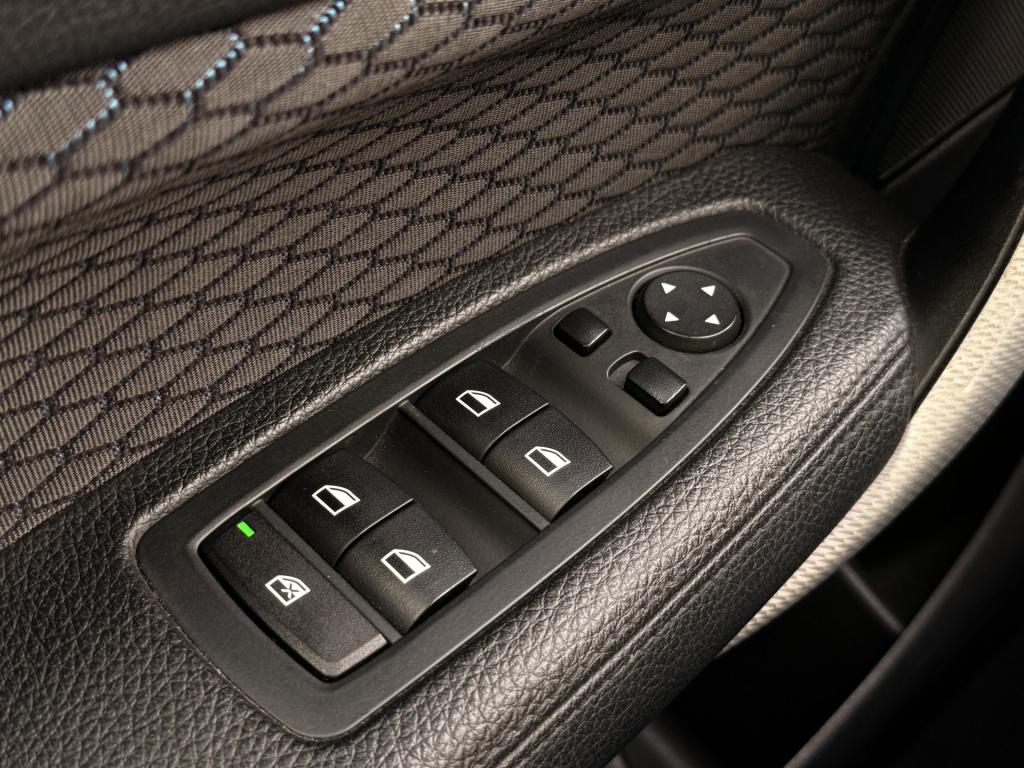 BMW 1 Serie m135i m-performance | schuifdak| navi | cruise | performance ui