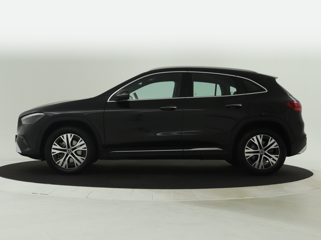 Mercedes-Benz Gla-klasse 250 e face lift plug-in hybride | dodehoek assist 