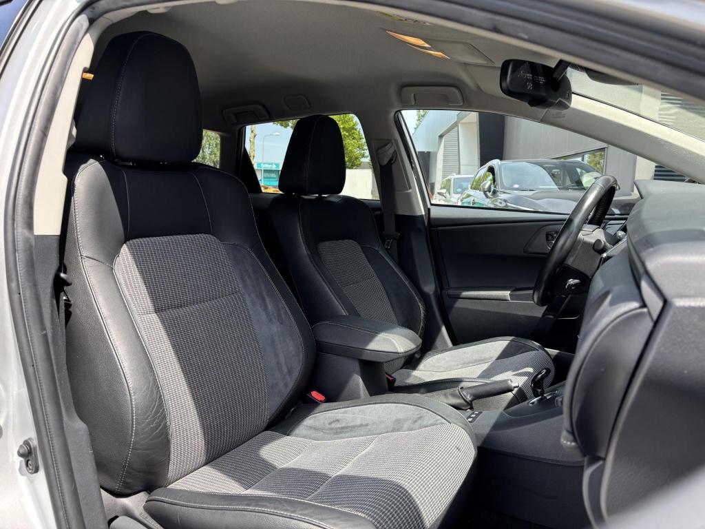 Toyota Auris 1.8 hybrid executive nl-auto!