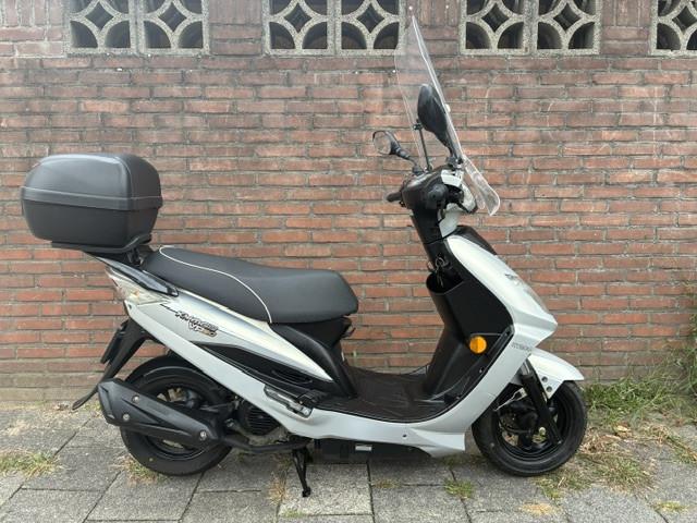 MOOIE KYMCO VP50 4 TAKT SNOR SCOOTER ! WEINIG KM ! BJ 2013
