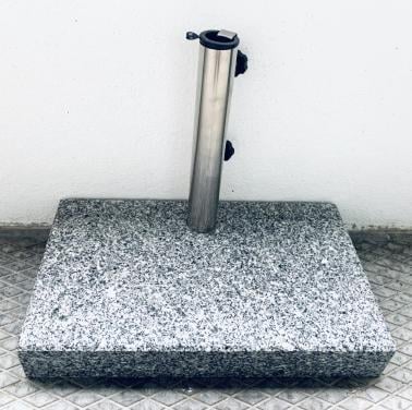 Parasol voet van graniet en roestvrij staal. Zo goed als nieuw.
