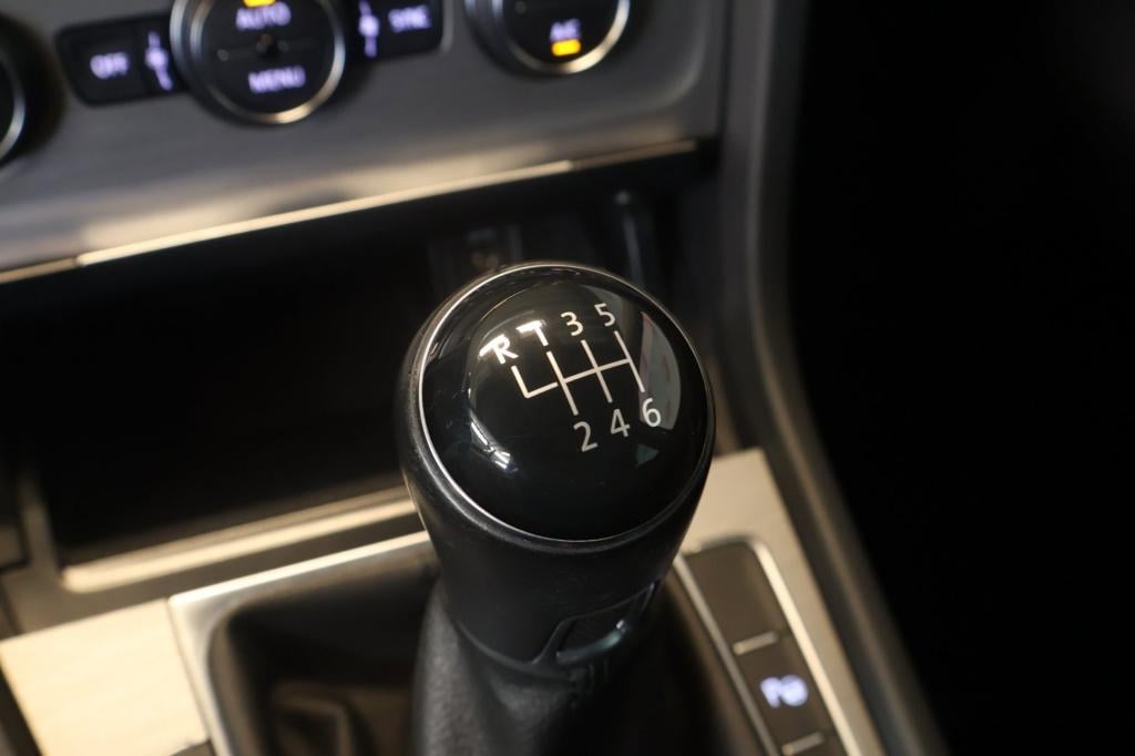 Volkswagen Golf 1.0 tsi connected series nl auto, carplay, all season bande