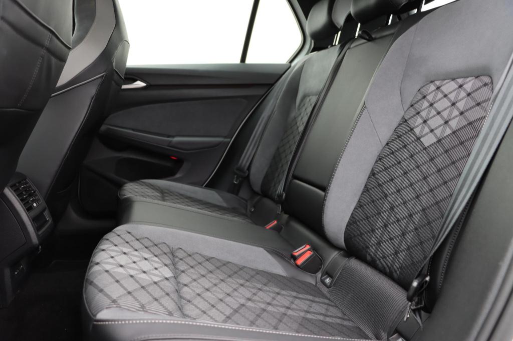 Volkswagen Golf 1.5 etsi r-line dsg7 130pk