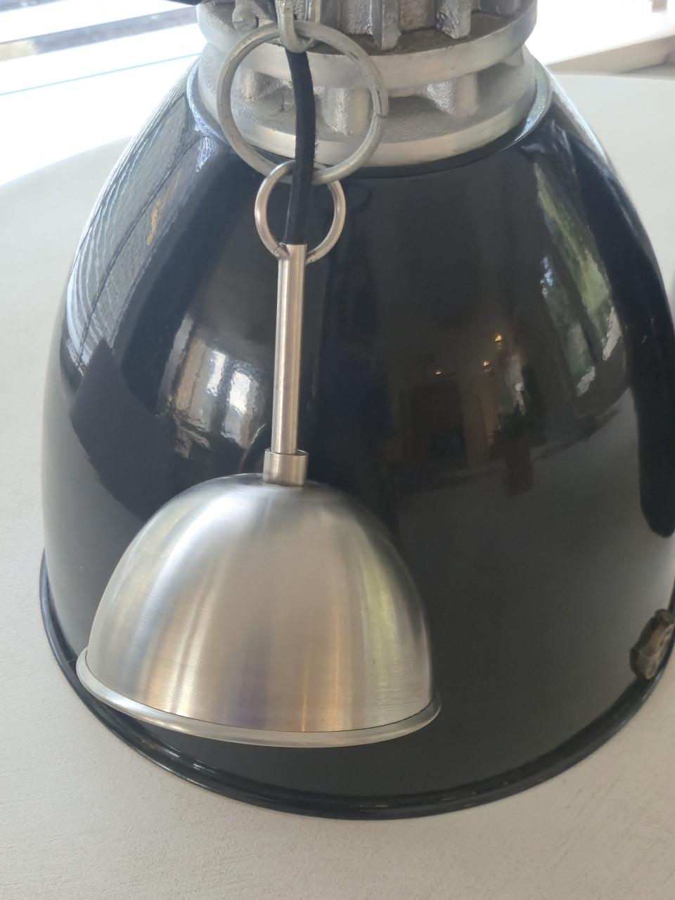 2 Industriële lampen