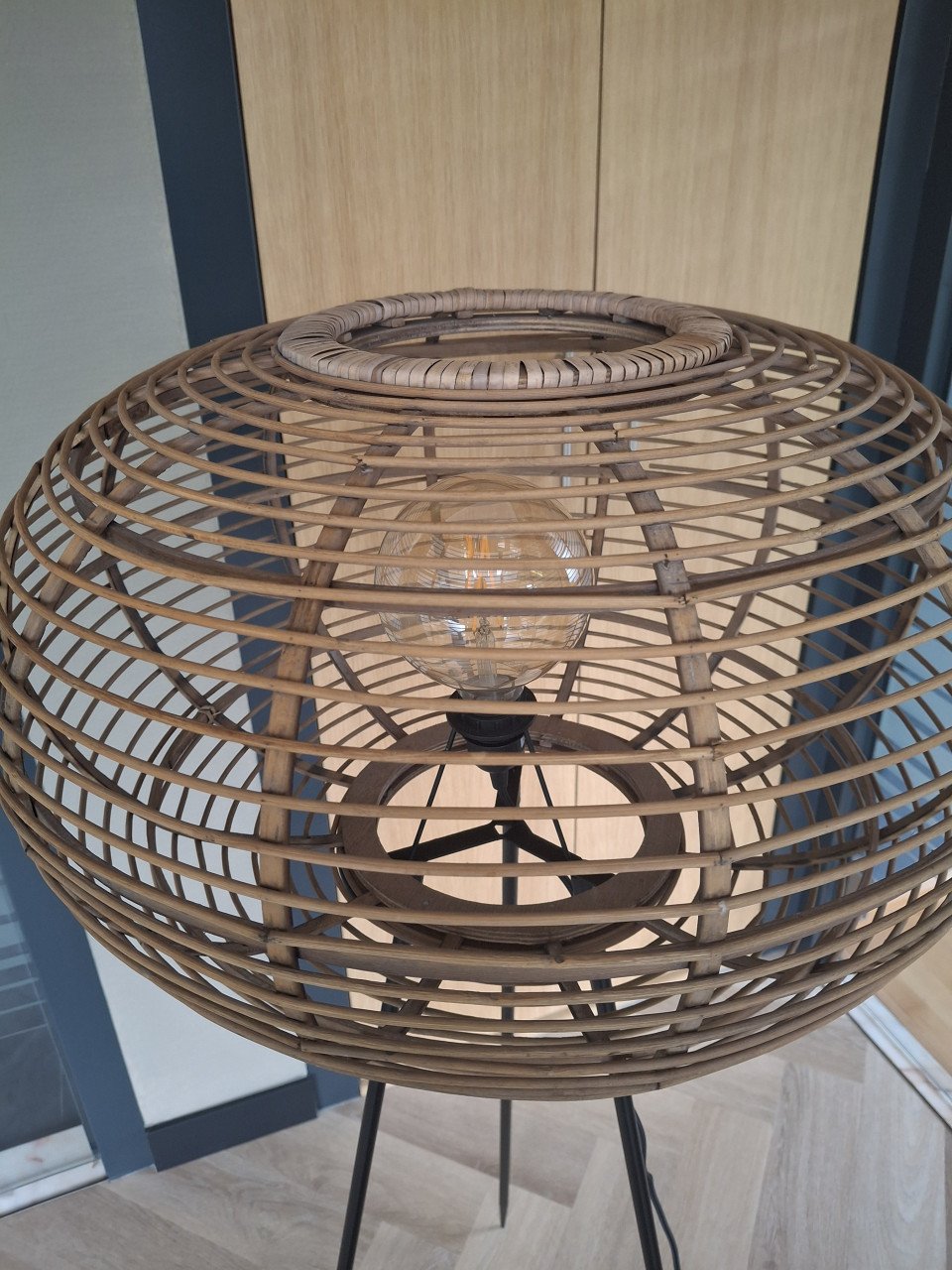 Vloerlamp met rotan kap