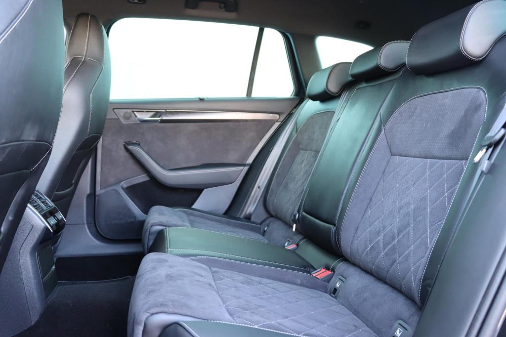 Skoda Superb combi 1.4 tsi iv sportline business 218pk dsg6 | soh 94,3% |