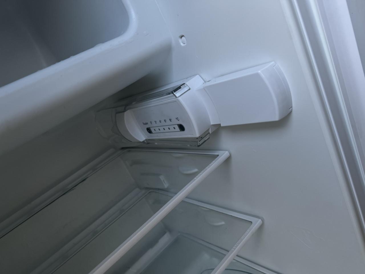 Siemens inbouw Koelkast 4 jaar oud als nieuw 	maten 54,2 × 54,1 × 87,4 cm.