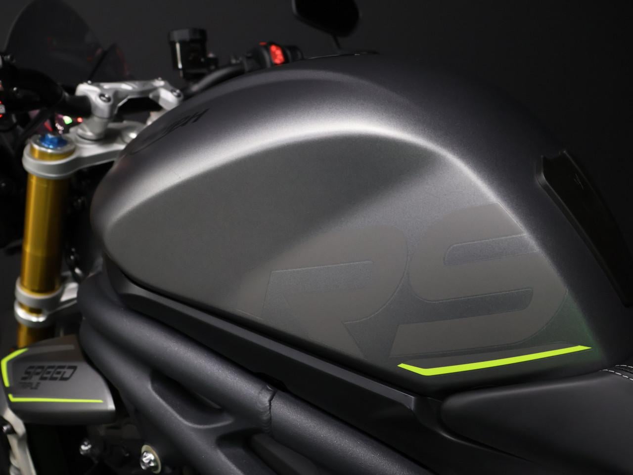 SPEED TRIPLE RS | Silver Ice