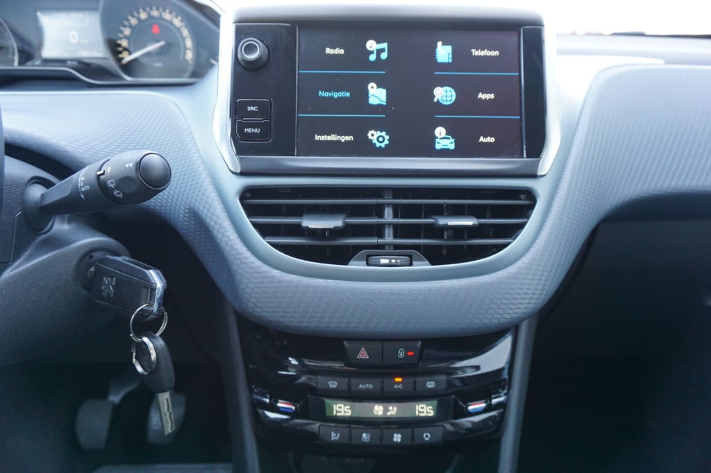 Peugeot 208 1.2 puretech allure climate / cruise / navi / lm velgen / nap
