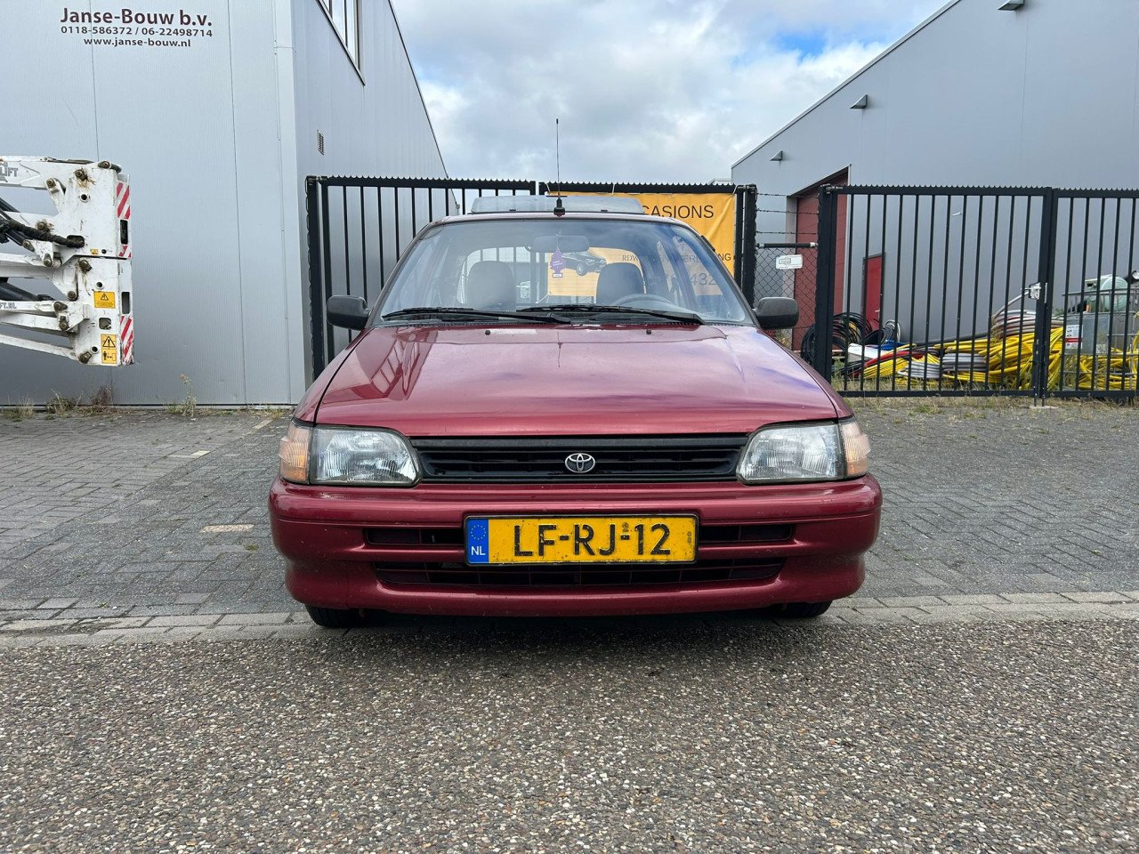 Toyota Starlet 1.3i Sport ONVERWOESTBAAR MET 2 JAAR APK EN TREKHAAK