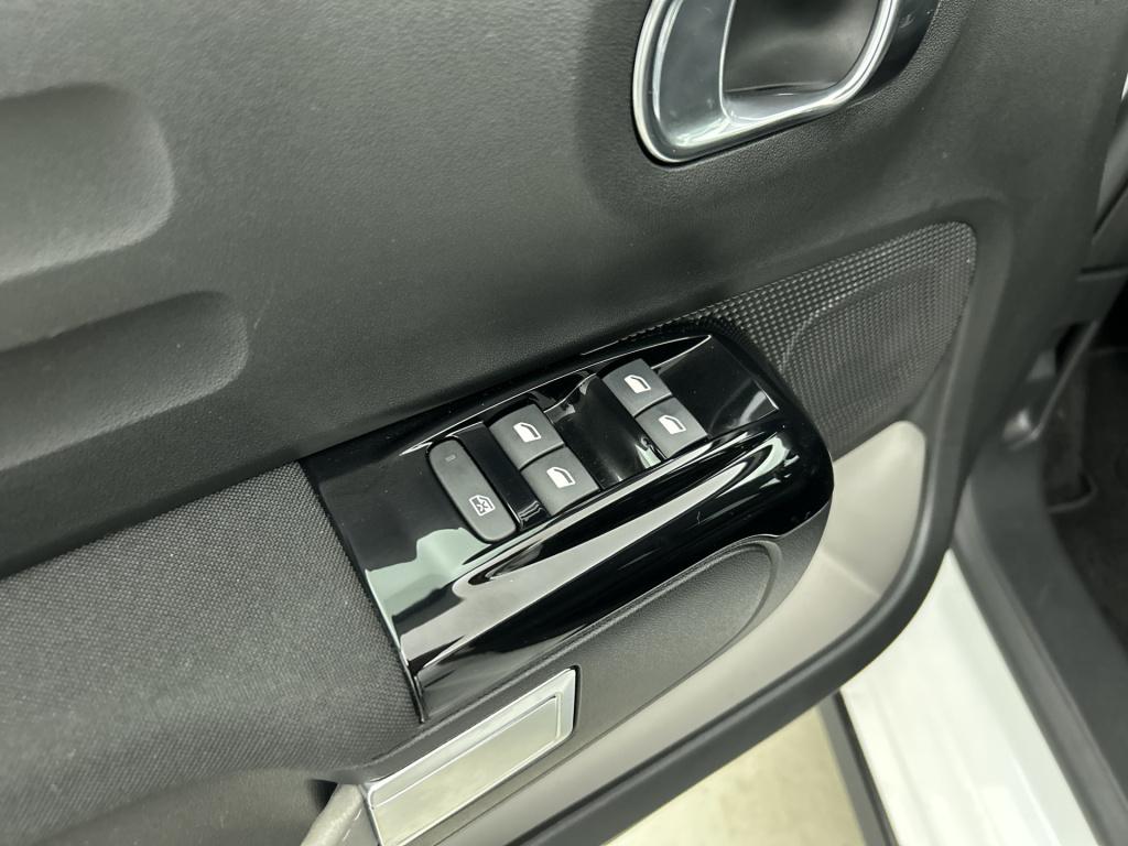 Citroen C3 82 pk shine | rijklaar | camera | navigatie | 17" lmv |