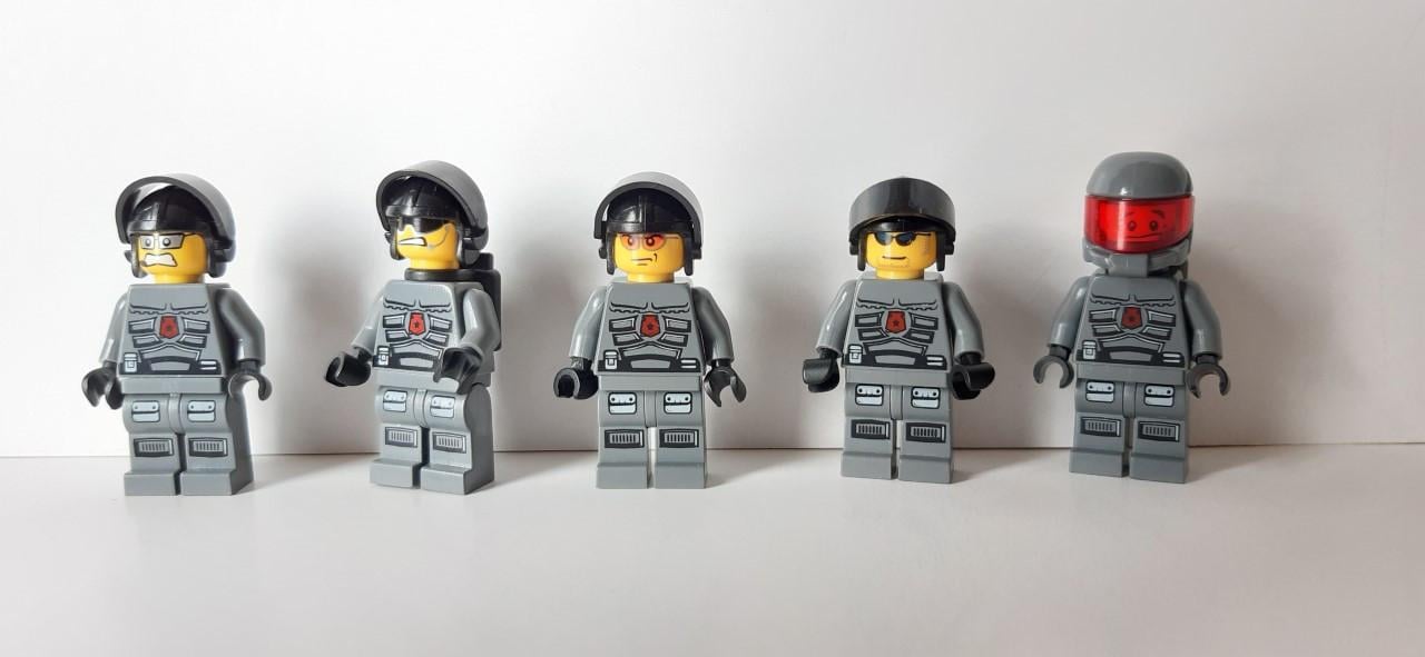 LEGO Minifigures Space Police 3: Officer 1, 2, 7, 10 en 14
