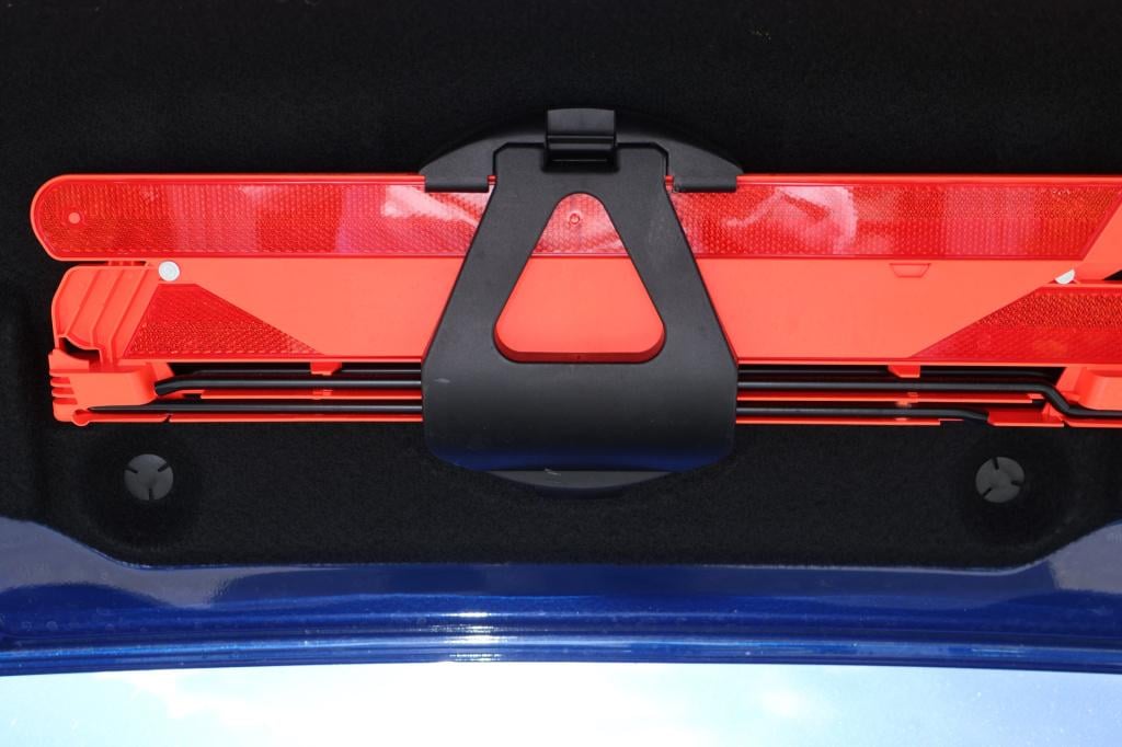 Mercedes-Benz E-Klasse cabrio 200 ambition sport edition l amg line l smart