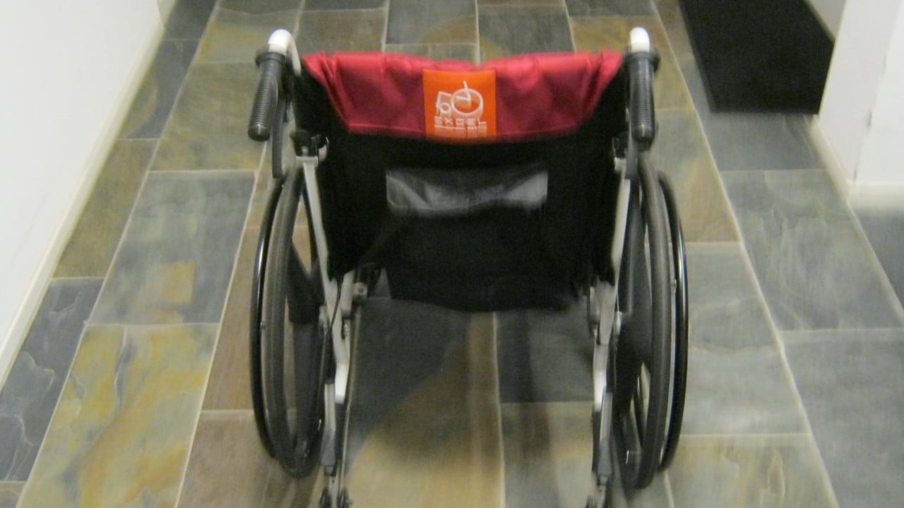 TE KOOP DE LICHTSE ROLSTOEL MET CARBON WIELEN 250 EURO