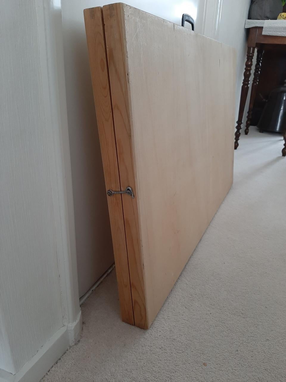 Opklapbare behangtafel.